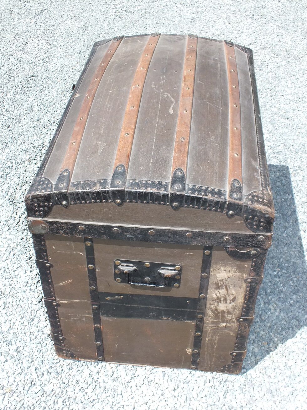 Curved trunk Moynat with compartments