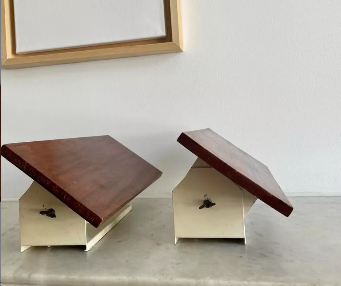 Paire d'appliques vintage à volet orientable, bois et métal laqué blanc, France 1960