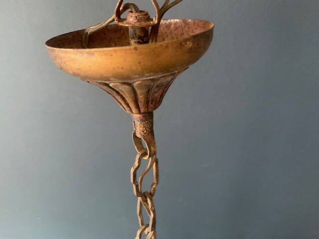 Antique chandelier in gilded sheet metal and red and white crystal pendants, 1900