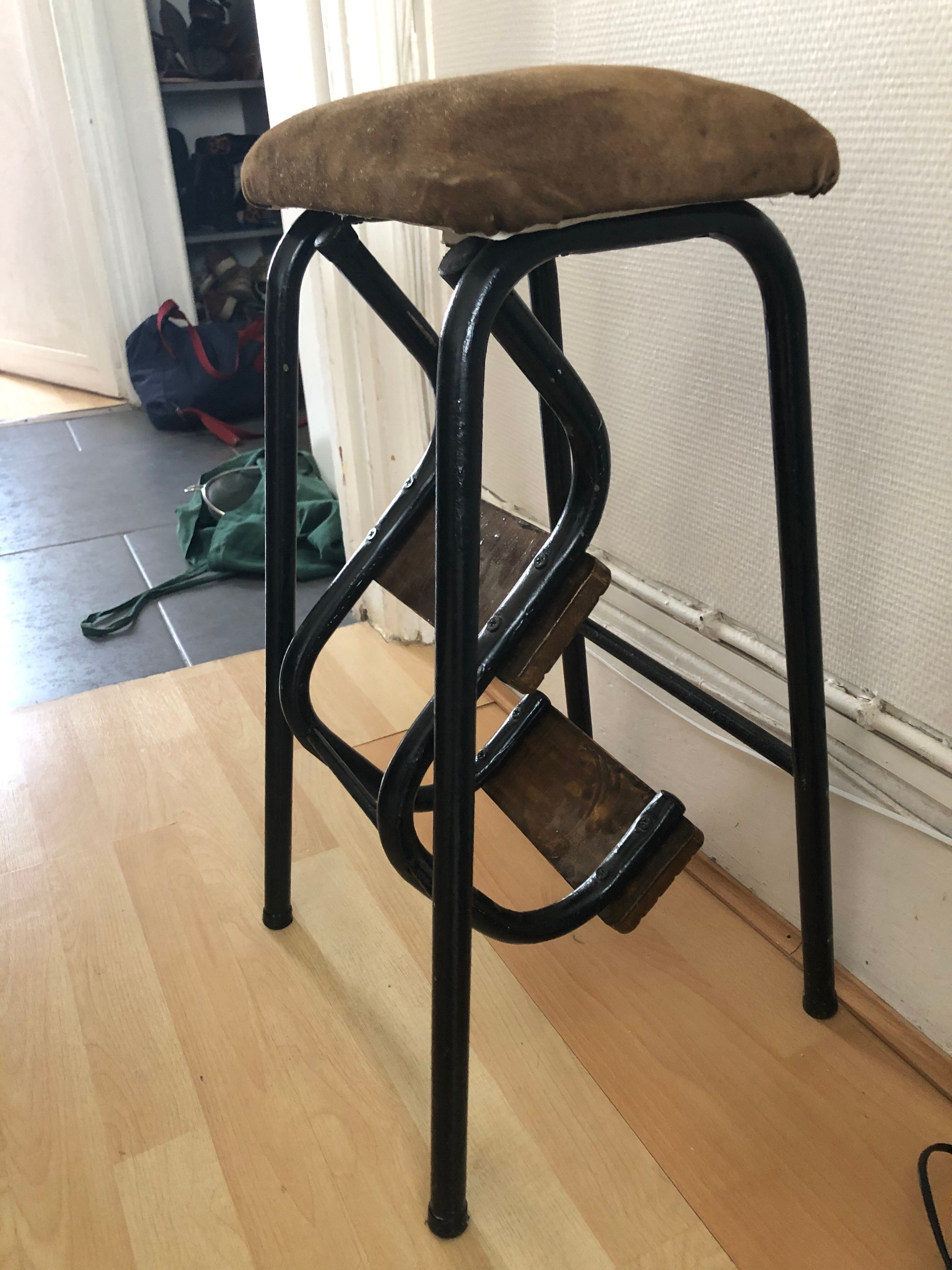 Leather-crusted stepladder