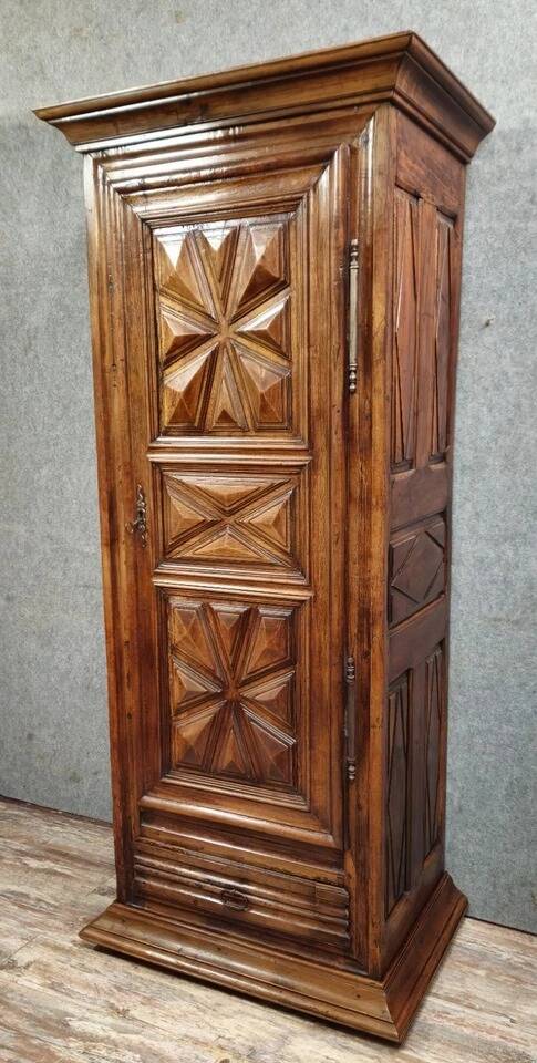 Antique solid wood wardrobe / bonnetière – Geometric design – H 208 cm