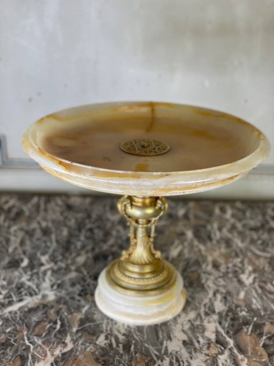 Coupe en onyx et bronze doré vers 1880