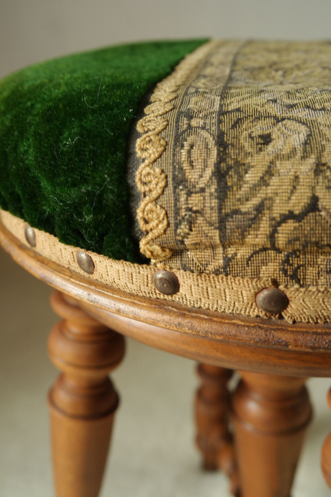 Napoleon III piano stool