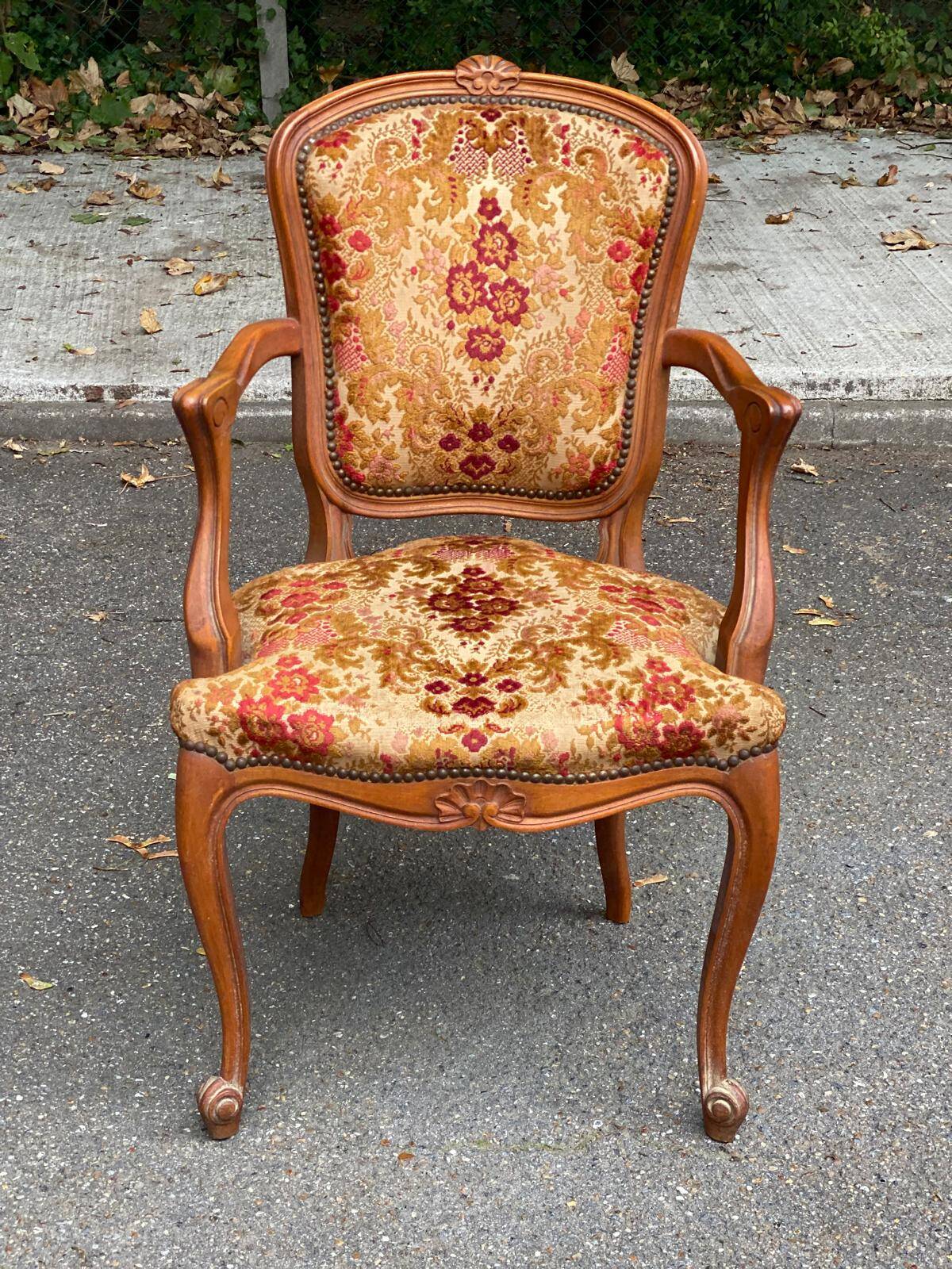 Louis XV armchair in carved solid wood and red and yellow fabric