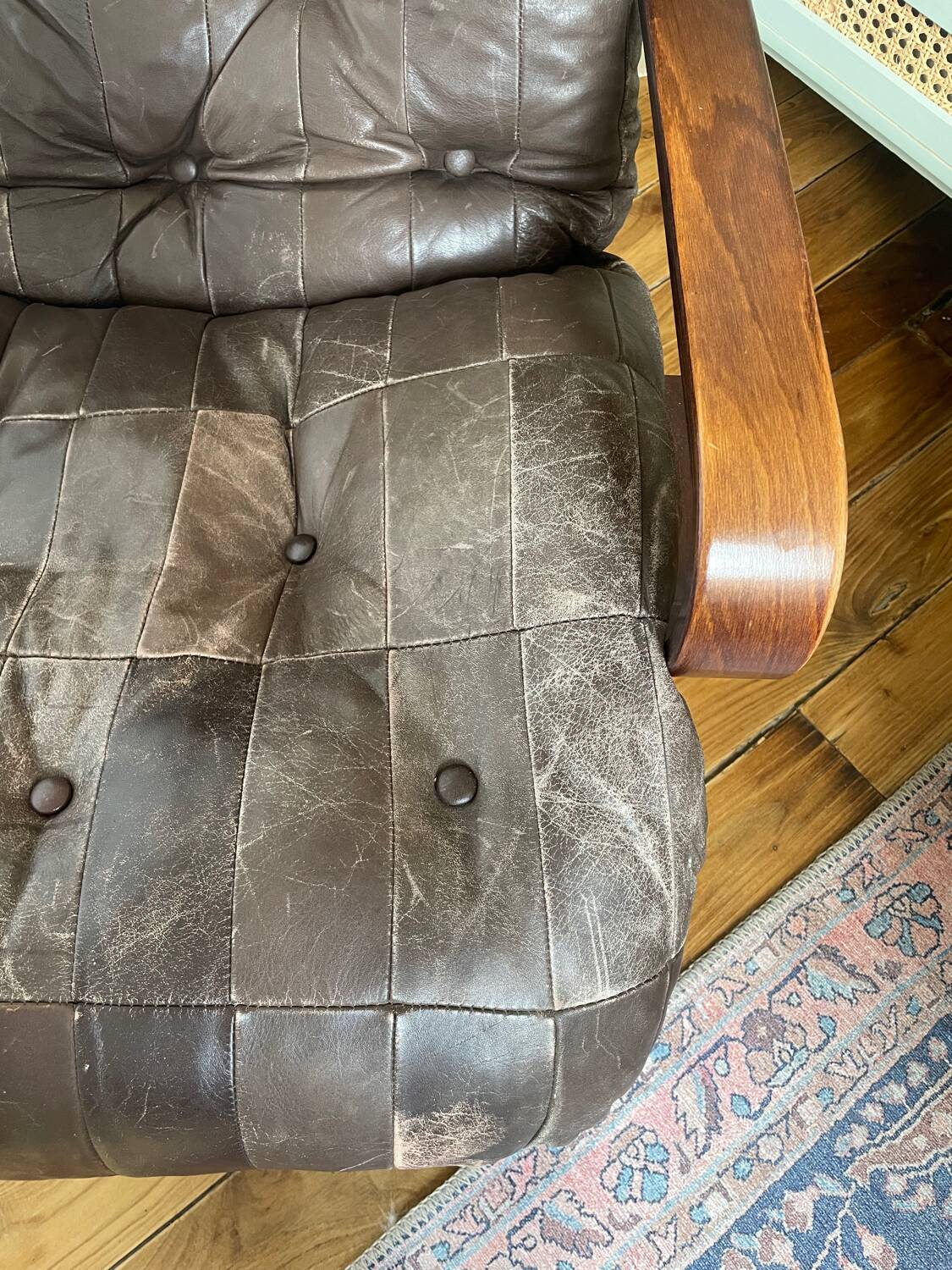 1970s Scandinavian armchair in curved laminated wood with a leather seat.