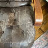 Fauteuil scandinave 1970 en bois laminé courbé et assise en cuir