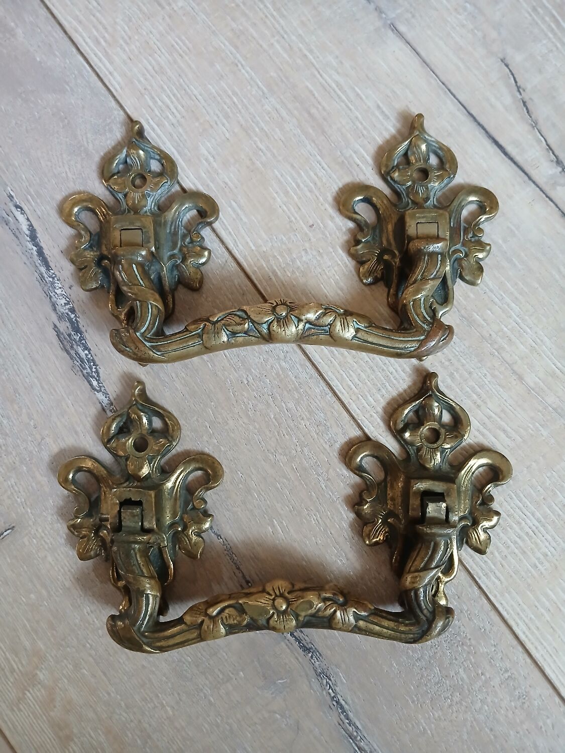 Paire de poignées en bronze L.Pinet