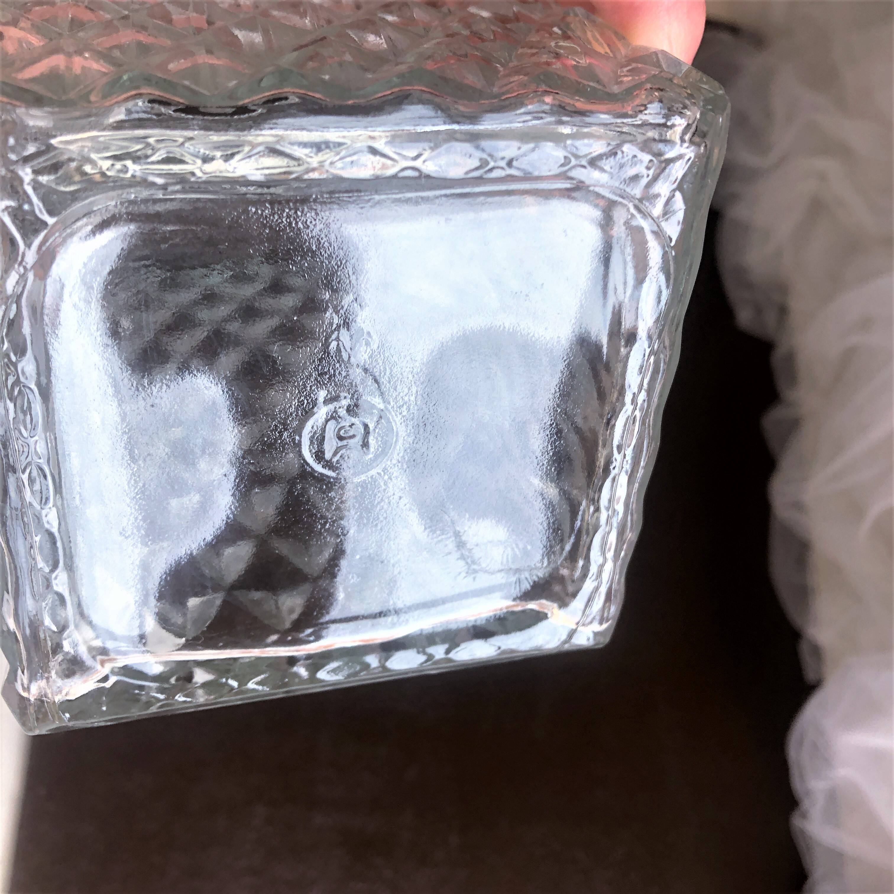 Whiskey carafe or decanter textured crystal glass diamond tip