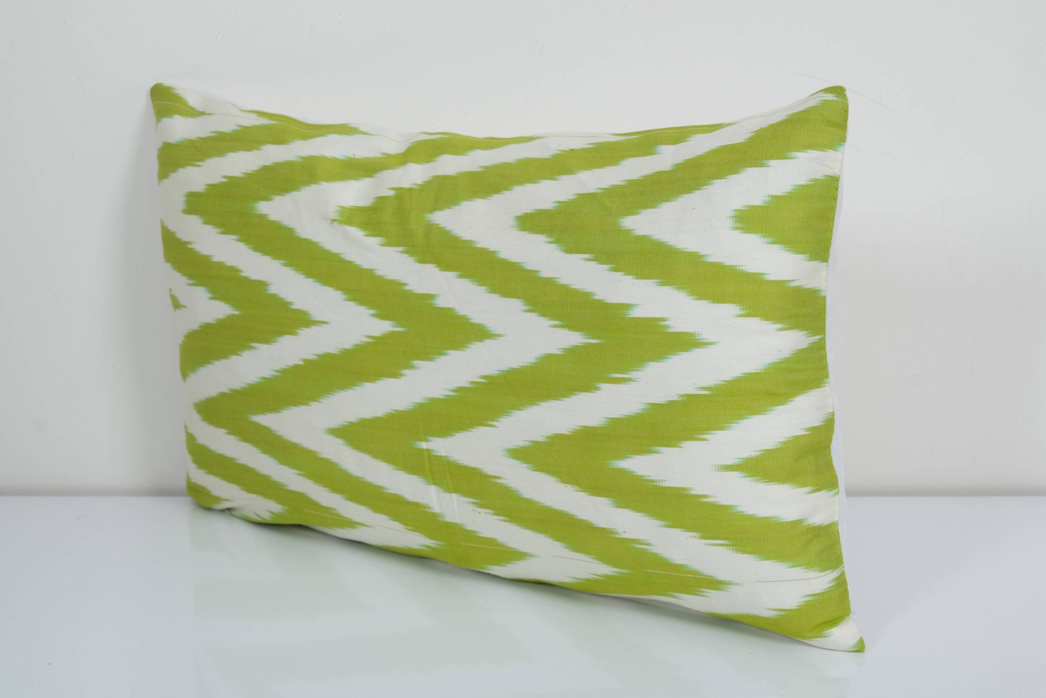 Conception ikat en zigzag de 12" x 20"