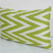 Conception ikat en zigzag de 12" x 20"