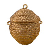 Artisanal basket made of natural fibers