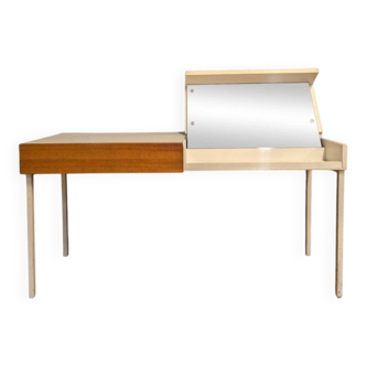 Interlubke dressing table