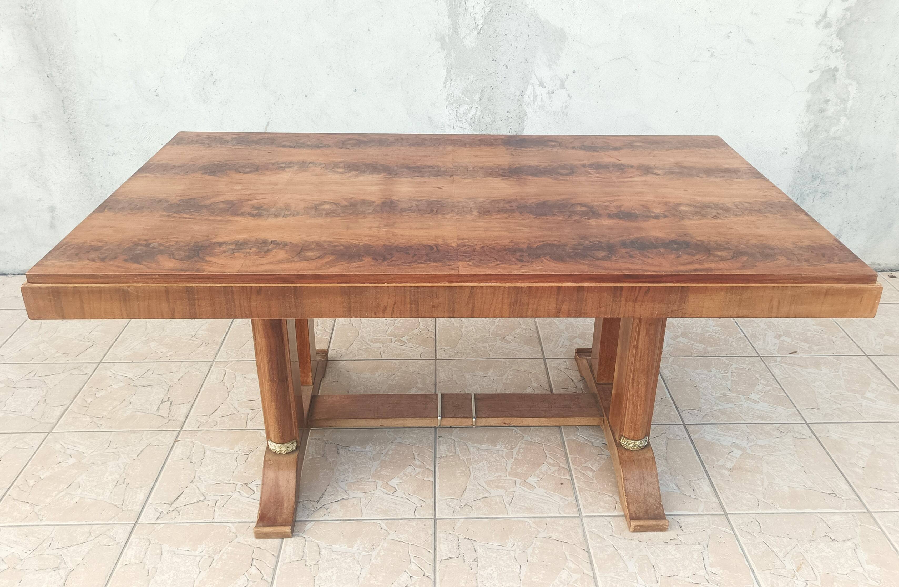Art Deco table in burr walnut