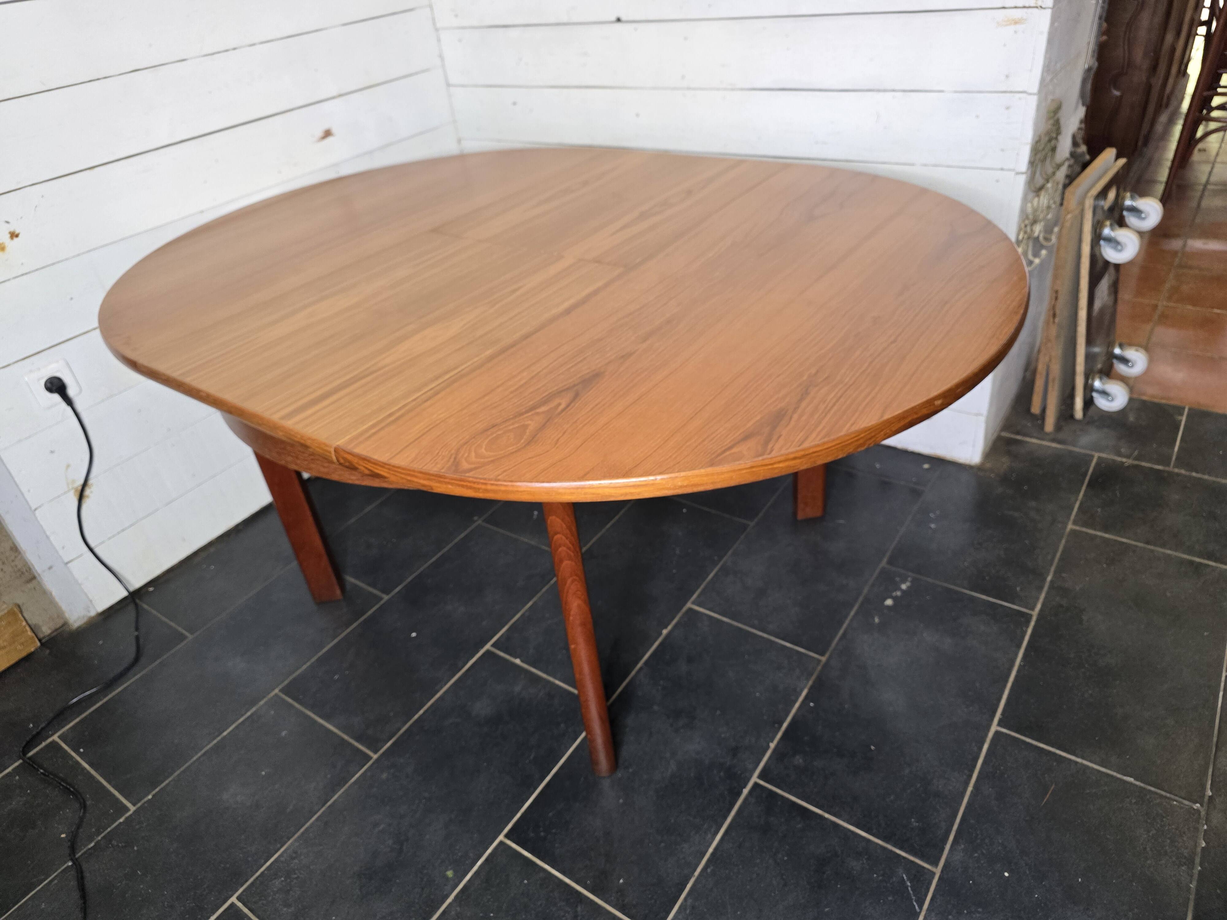 Vintage 60s extendable round teak table