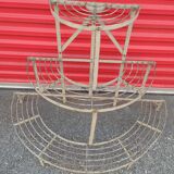 Half-moon plant holder