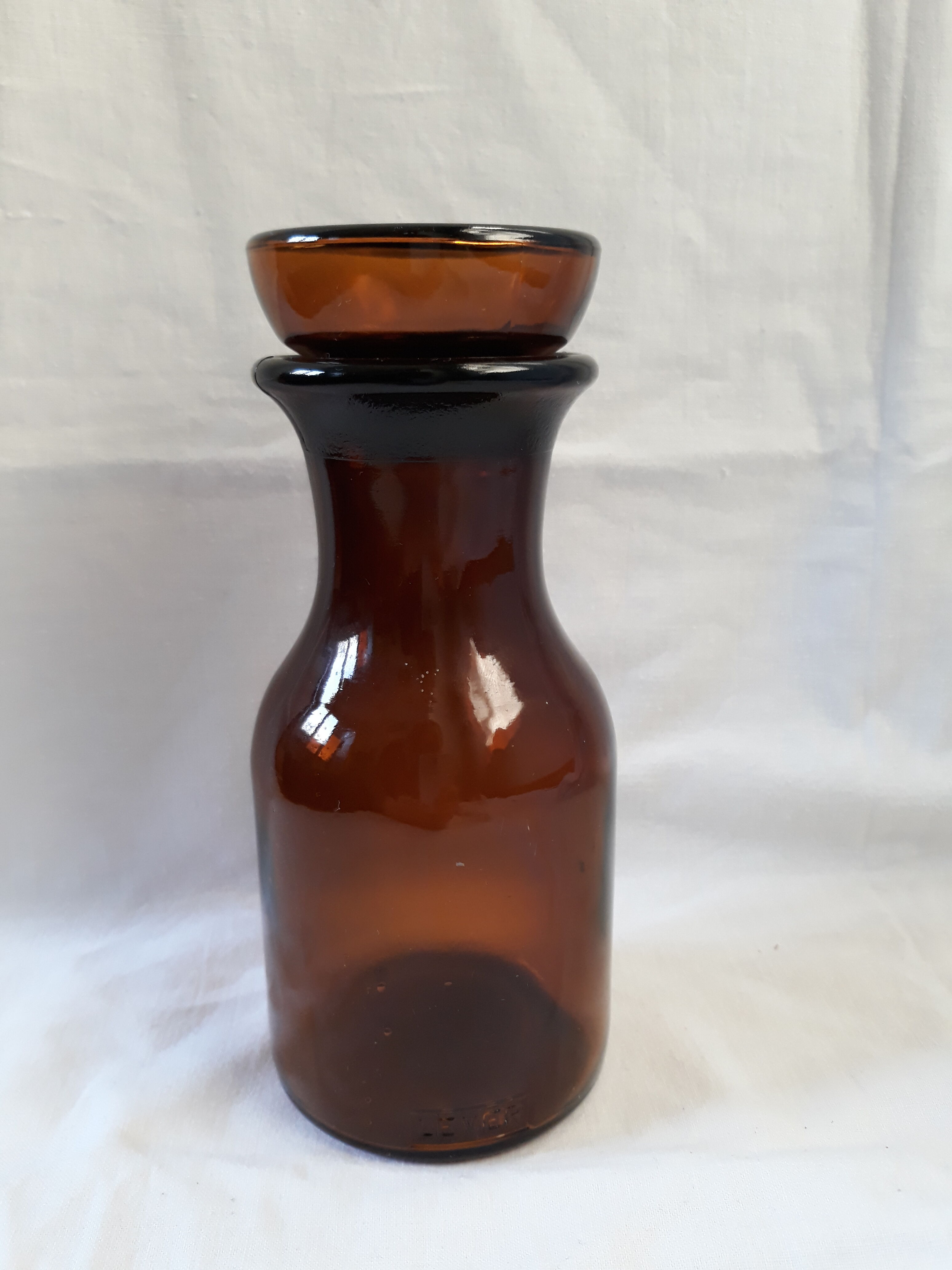 Apothecary bottle jar in amber brown glass with cap