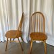 Paire de chaises scandinaves en bois clair
