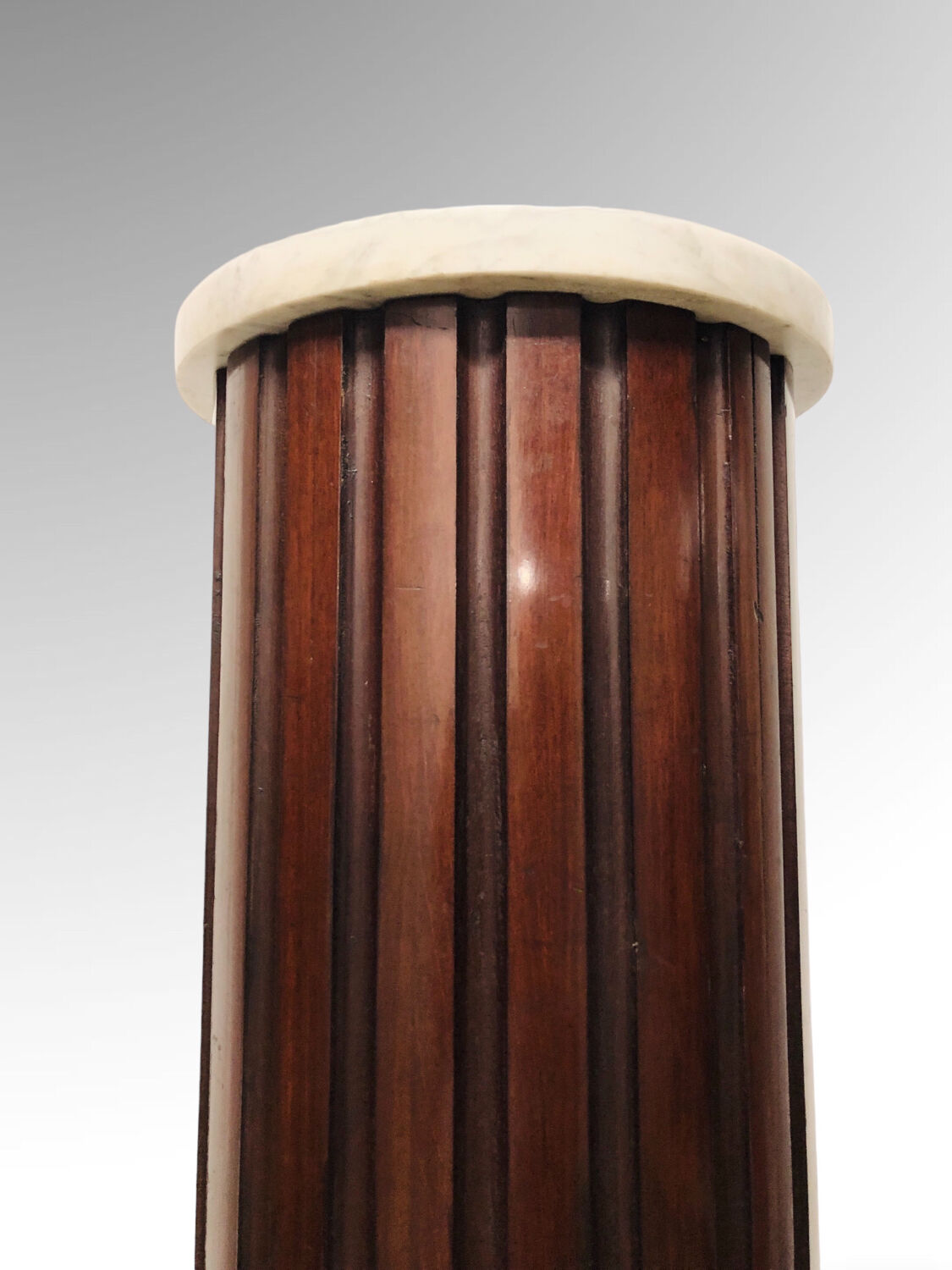 Neoclassical style fluted cylindrical column in mahogany and brass, 19th century