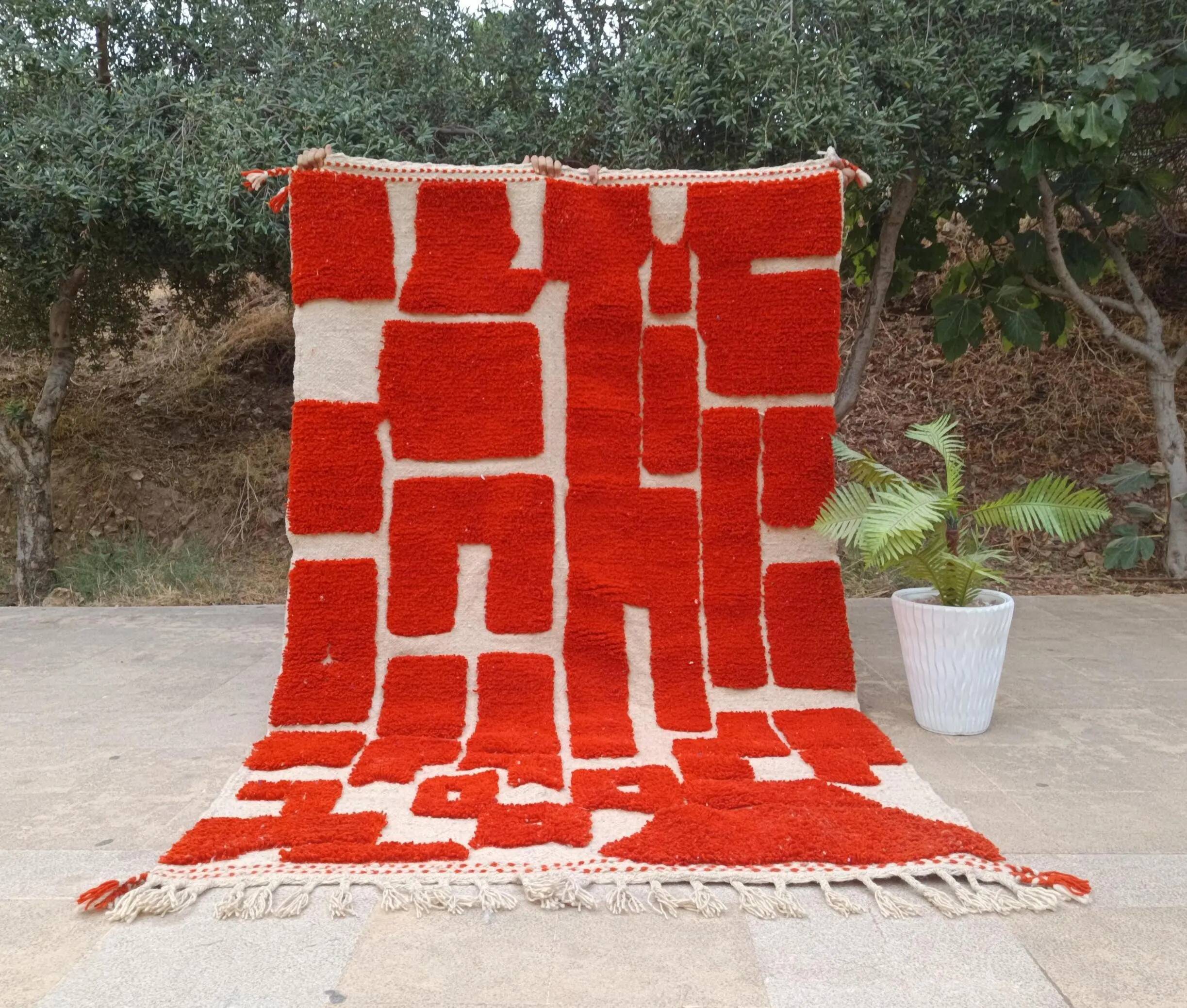 Handmade Moroccan wool rug, large size 250x150 cm, handcrafted.