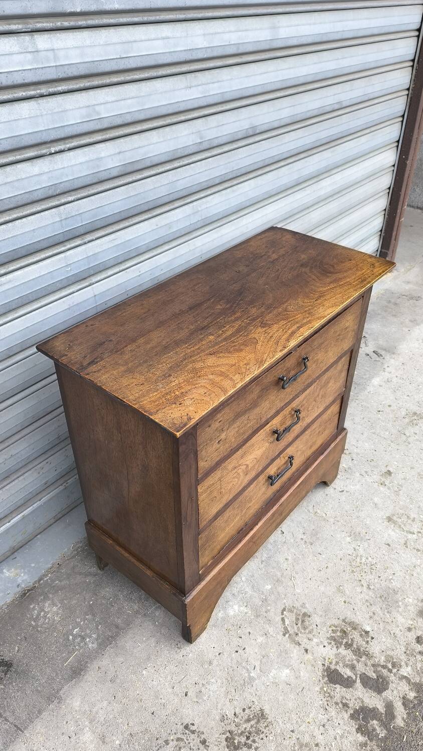 Rustic chest of drawers in solid oak 1950