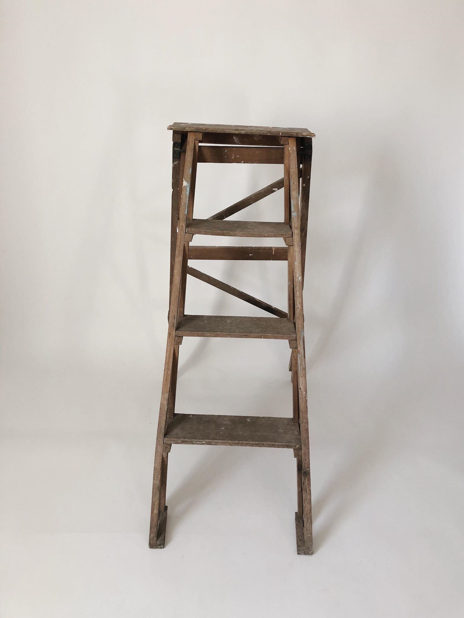 Wooden painter's stepladder