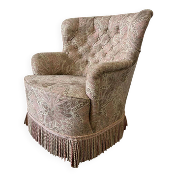 Light pink vintage armchair with flowers / single armchair with fringes