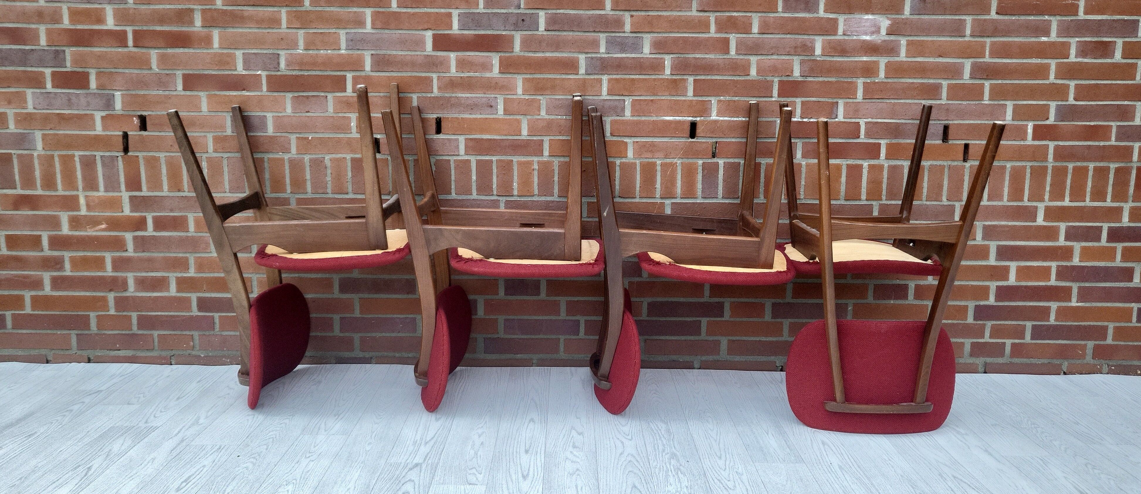 Lot of 4 middle century chairs