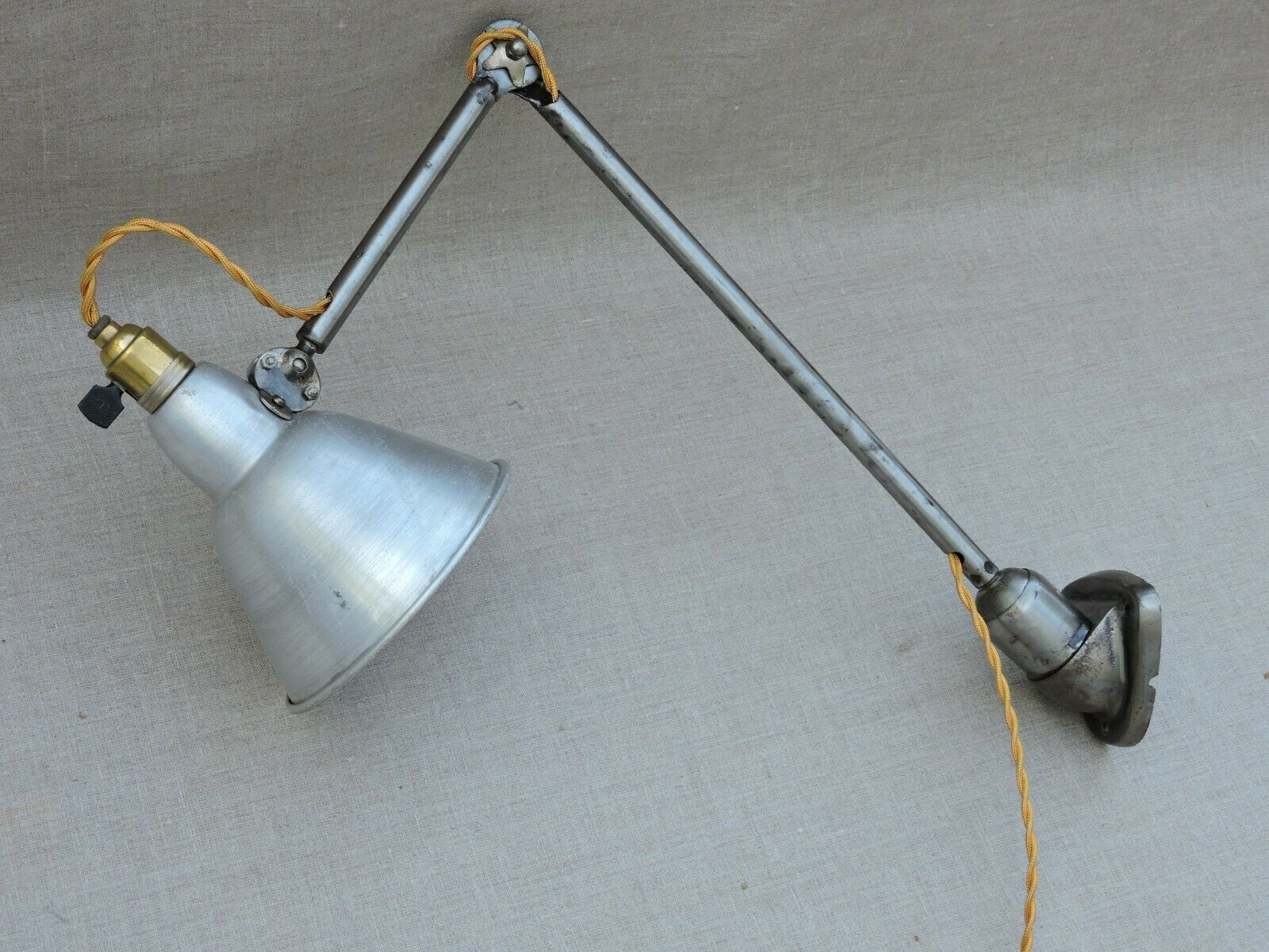 Vintage lamp applying Mazda small model workshop wall