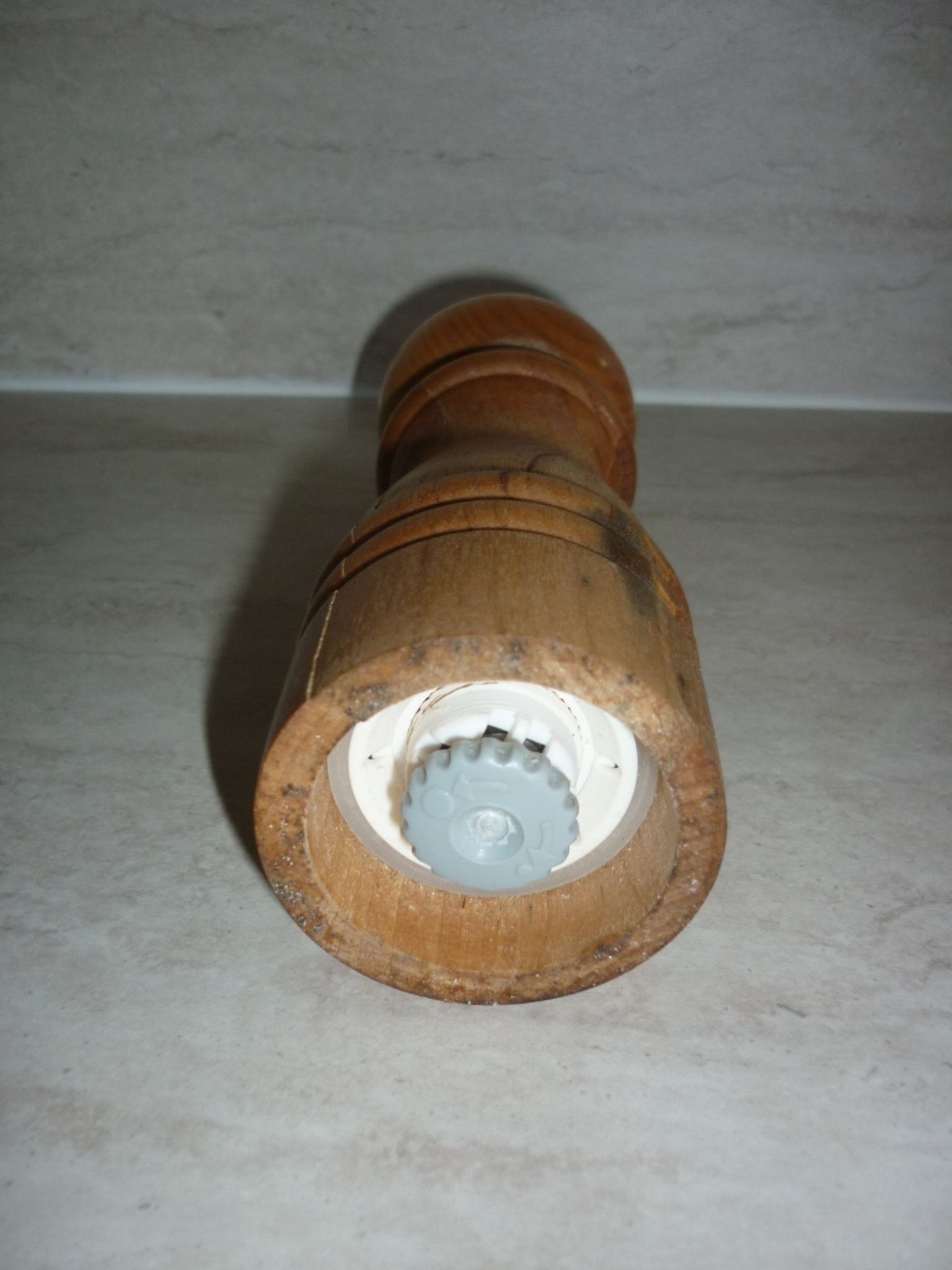 Moulin à poivre en bois tourné