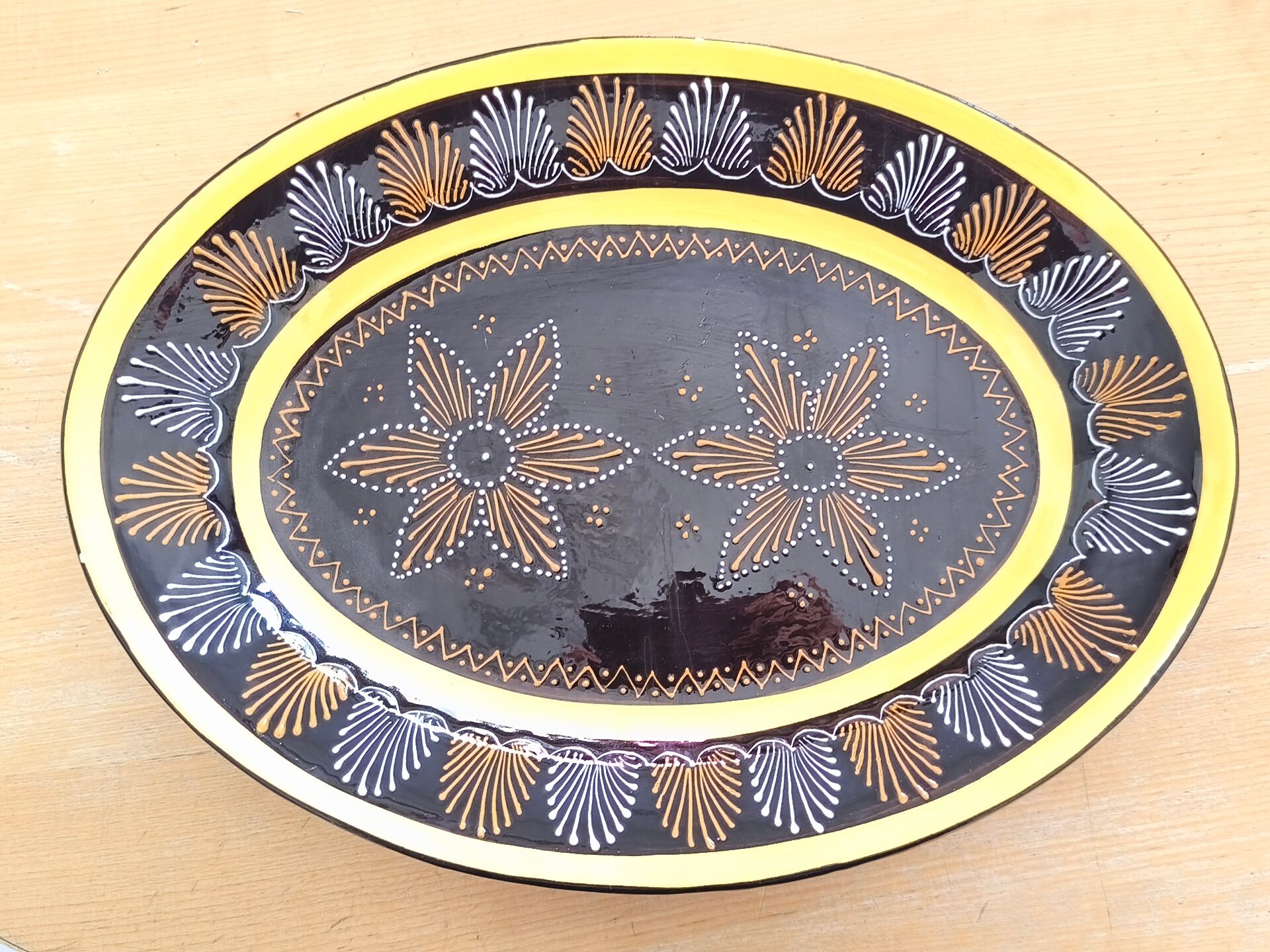 Henriot Quimper oval plate