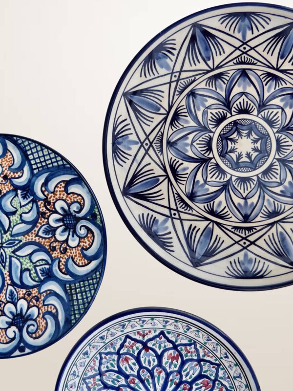 Set de trois plats en céramique peinte espagnole - ⌀ 23, 26 et 32 cm