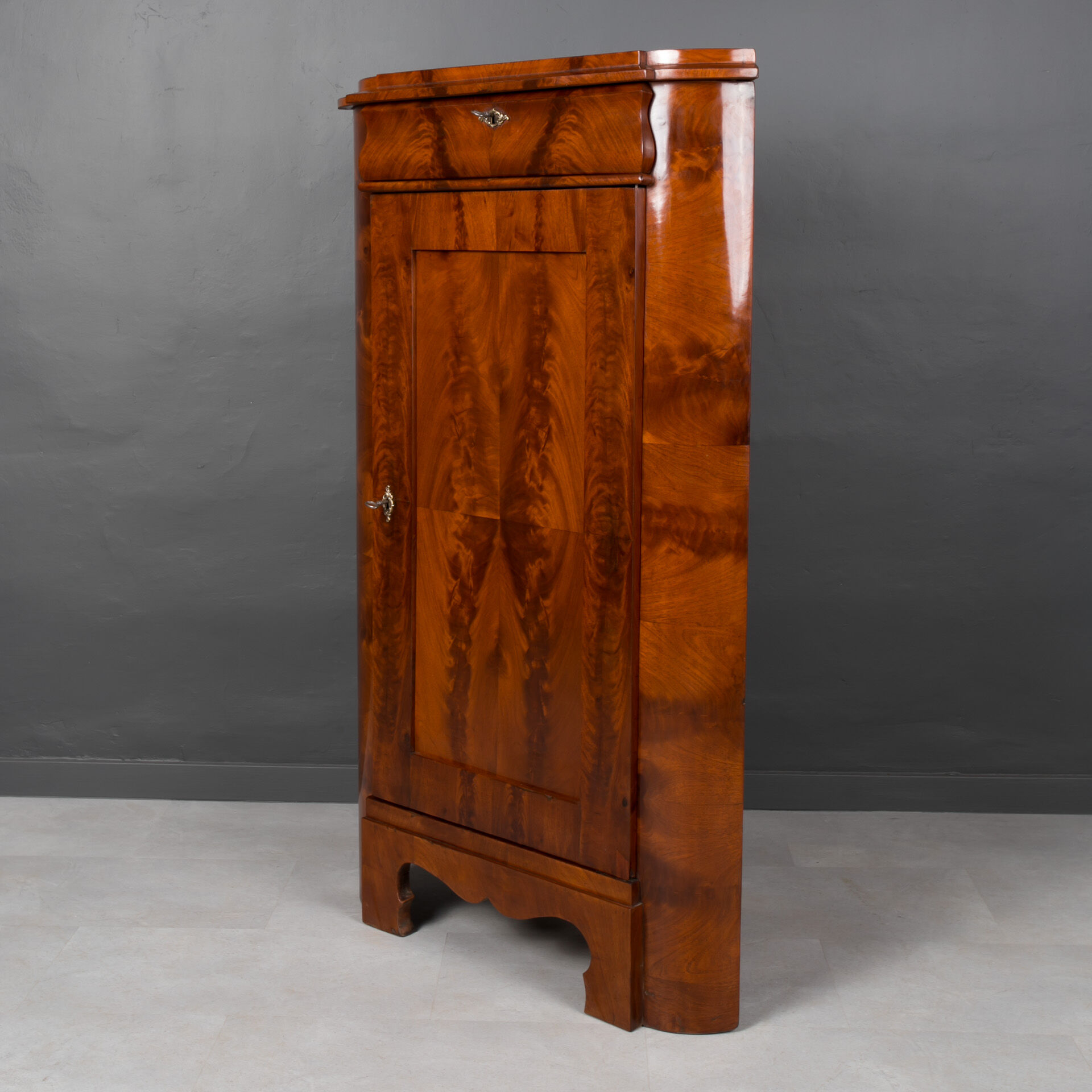 Biedermeier Corner Cabinet, 19th Century, Fully Renovated