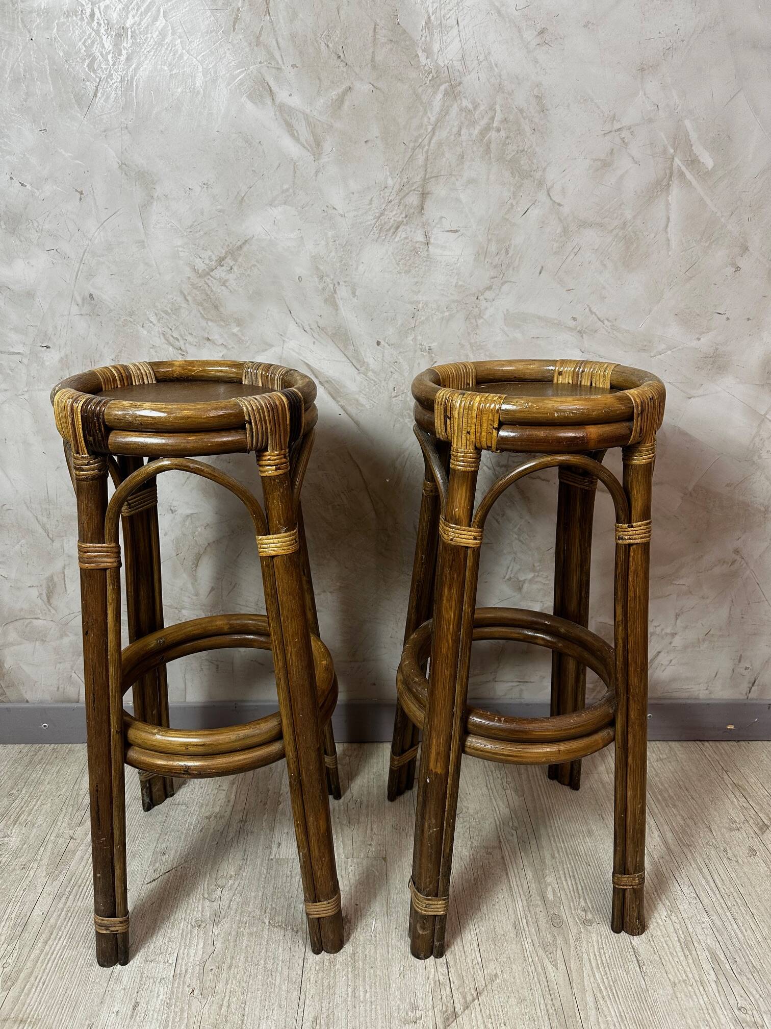 Rattan bar and its stools