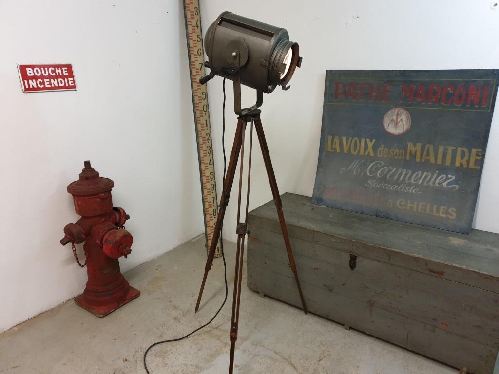 Cremer AE Paris projector