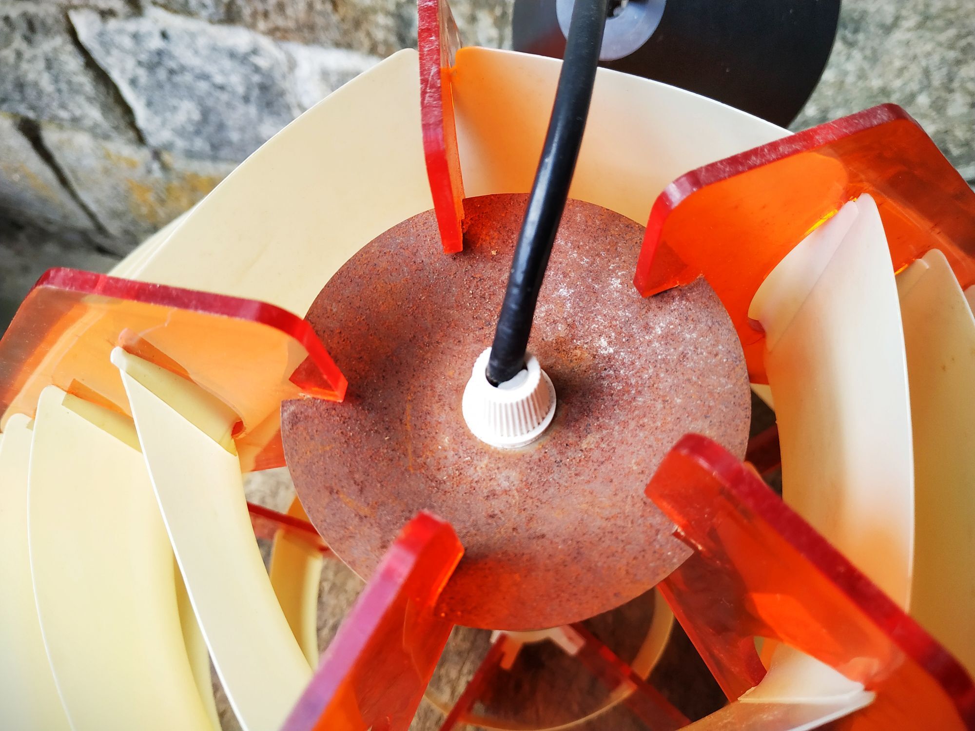 Vintage geometric suspension