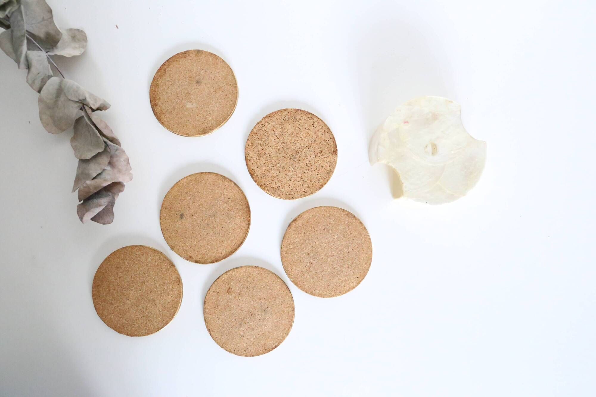 Set of 6 coasters in mother-of-pearl, brass and cork, vintage