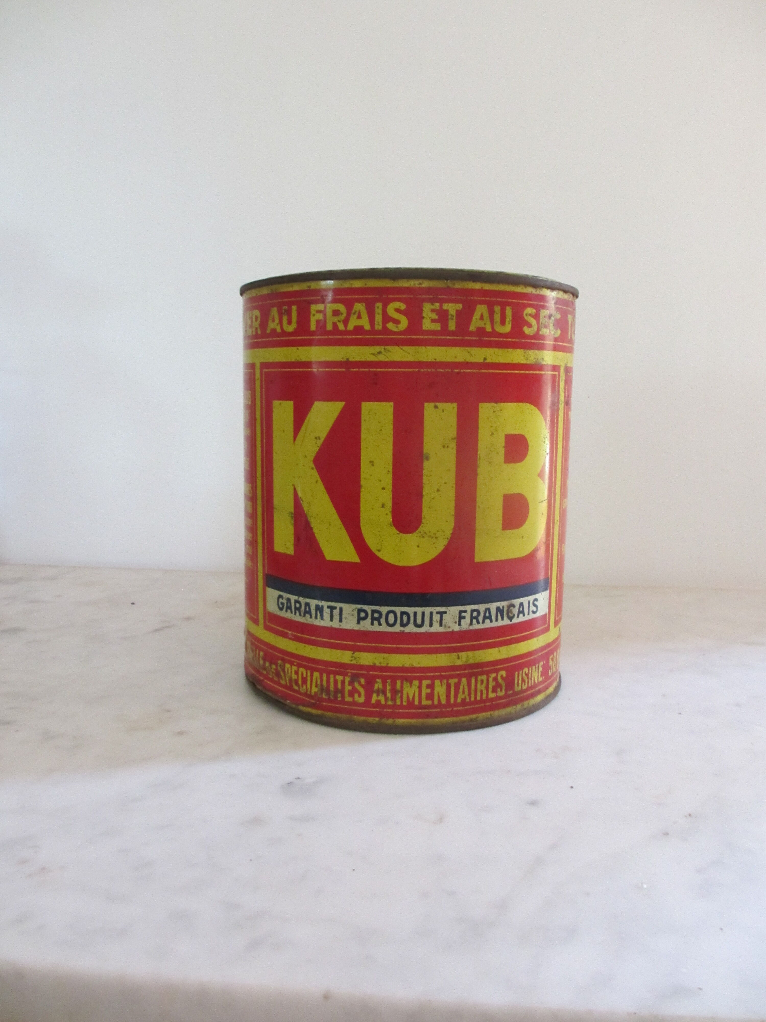 Round box in painted sheet metal KUB