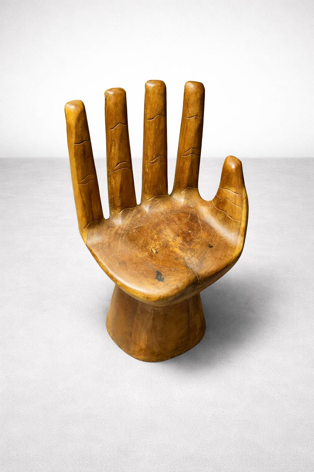 Sculptural armchair in solid wood – hand shape