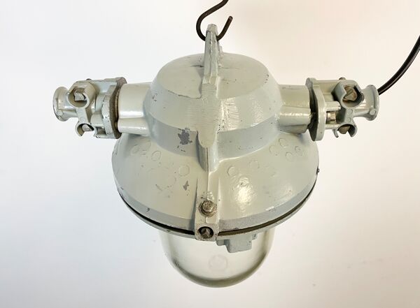 lampe antidéflagrante en fonte industrielle grise, années 1970