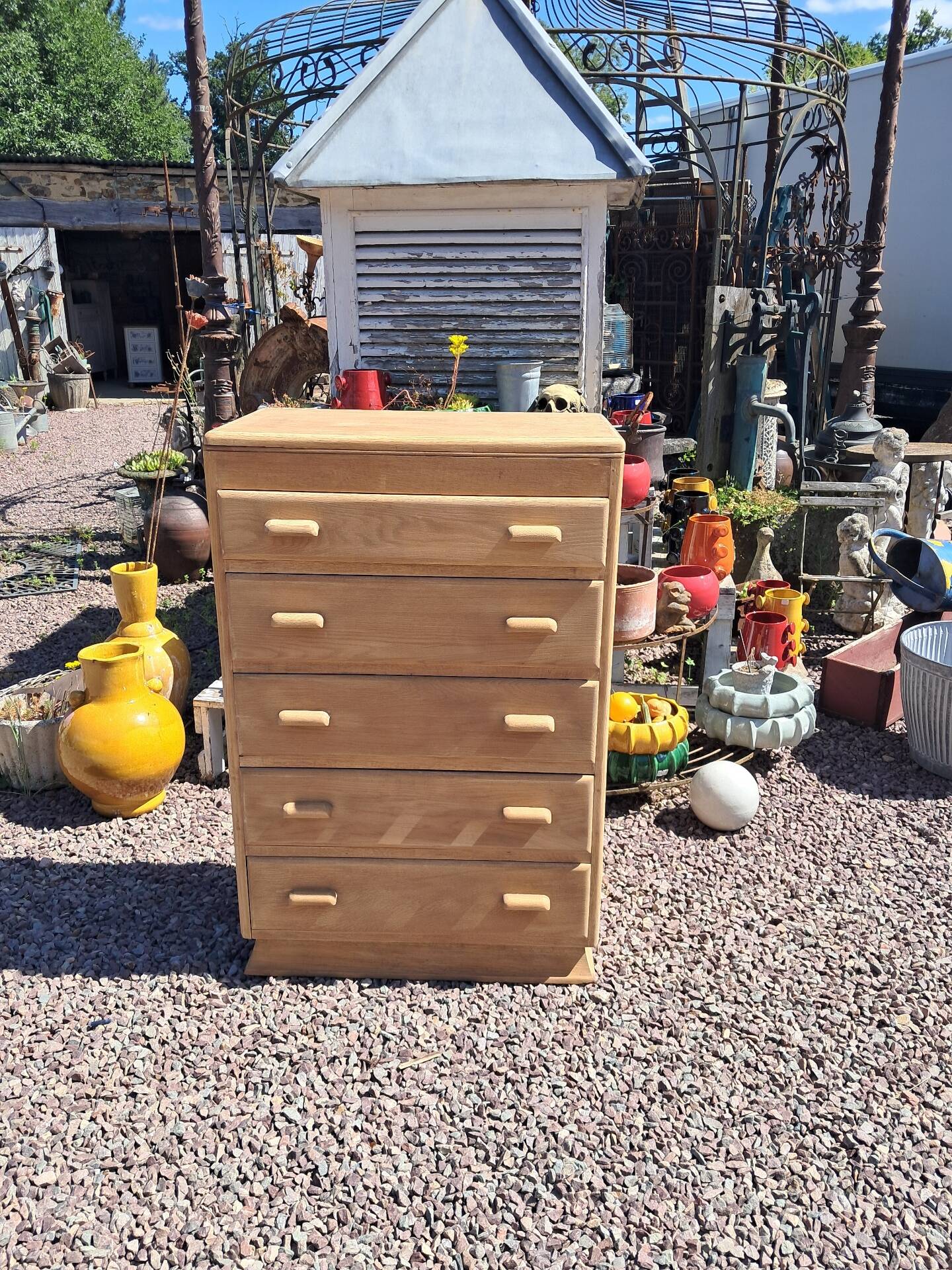 Chest of drawers
