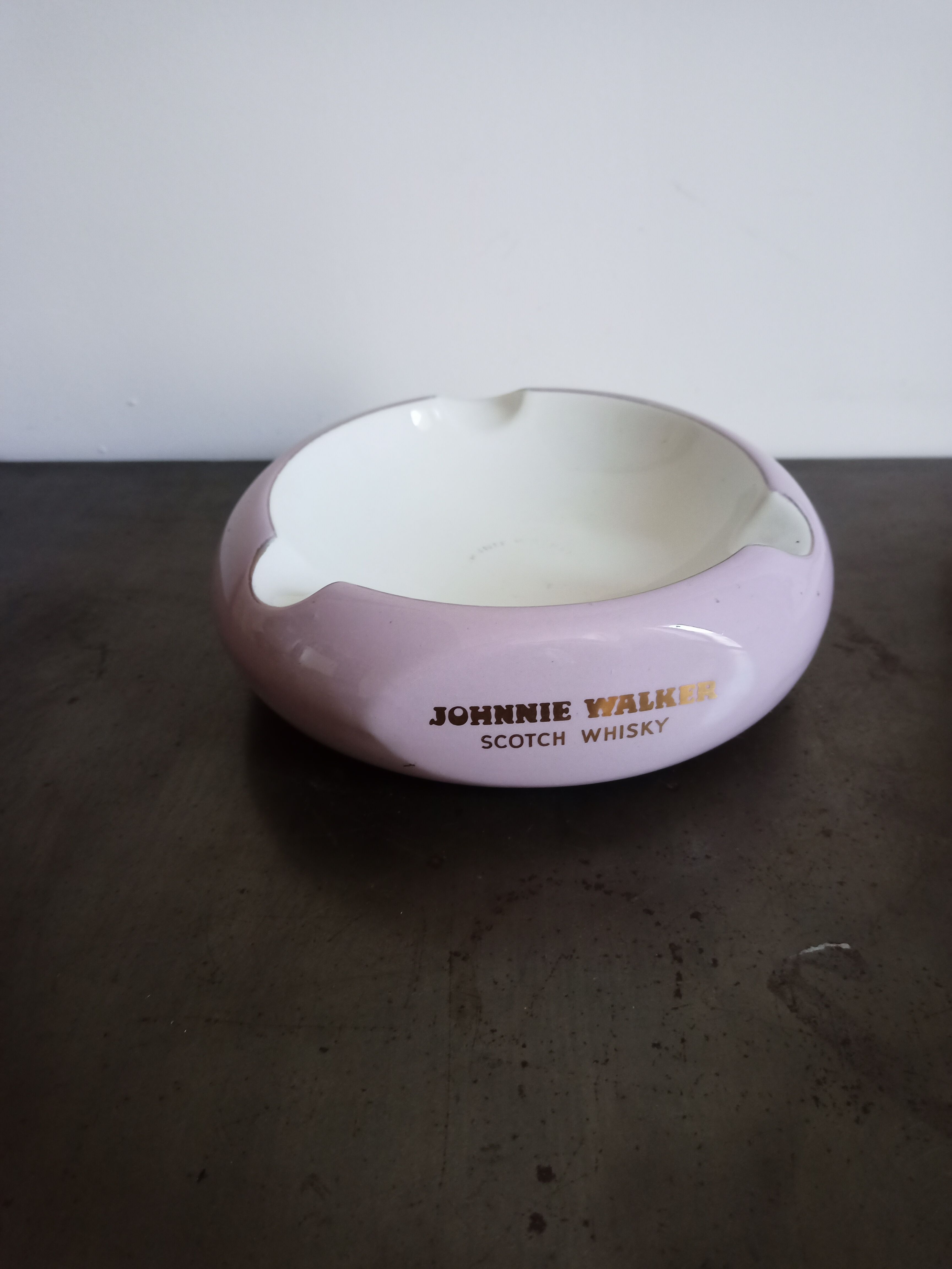 Johnnie Walker ceramic countertop ashtray