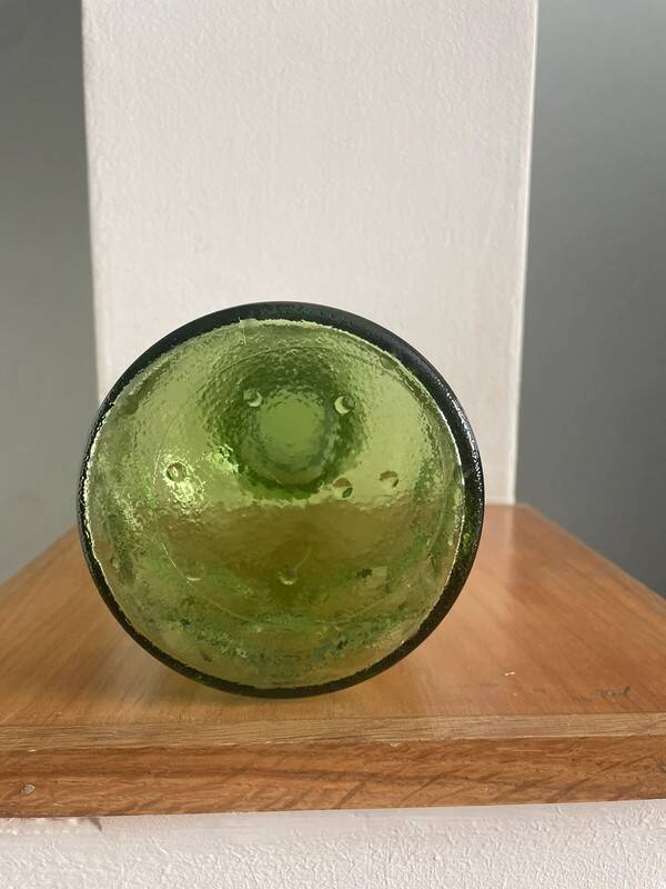 Carafe verte en verre bullé vintage