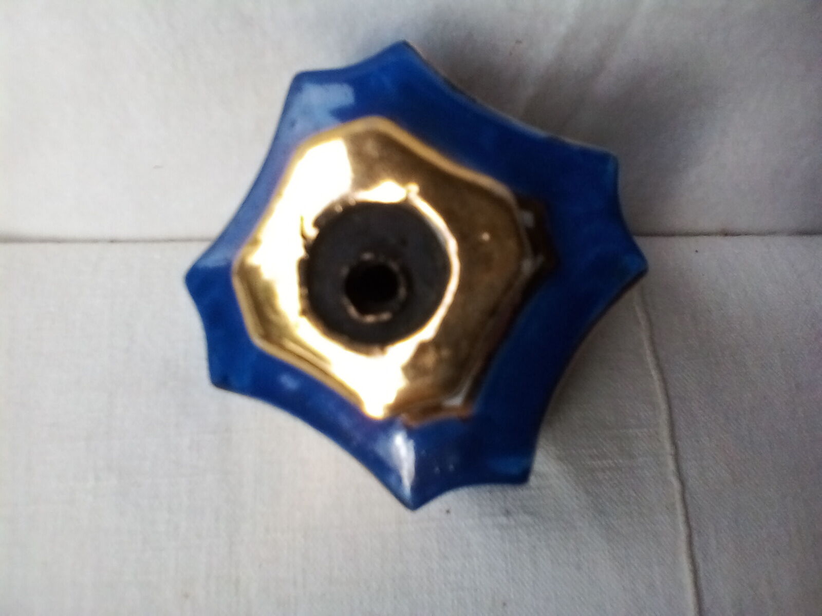 Ink in blue and white earthenware with floral decoration