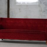 Modern Danish canapé, 3-seater in red velvet, Fritz Hansen style, 1940s.