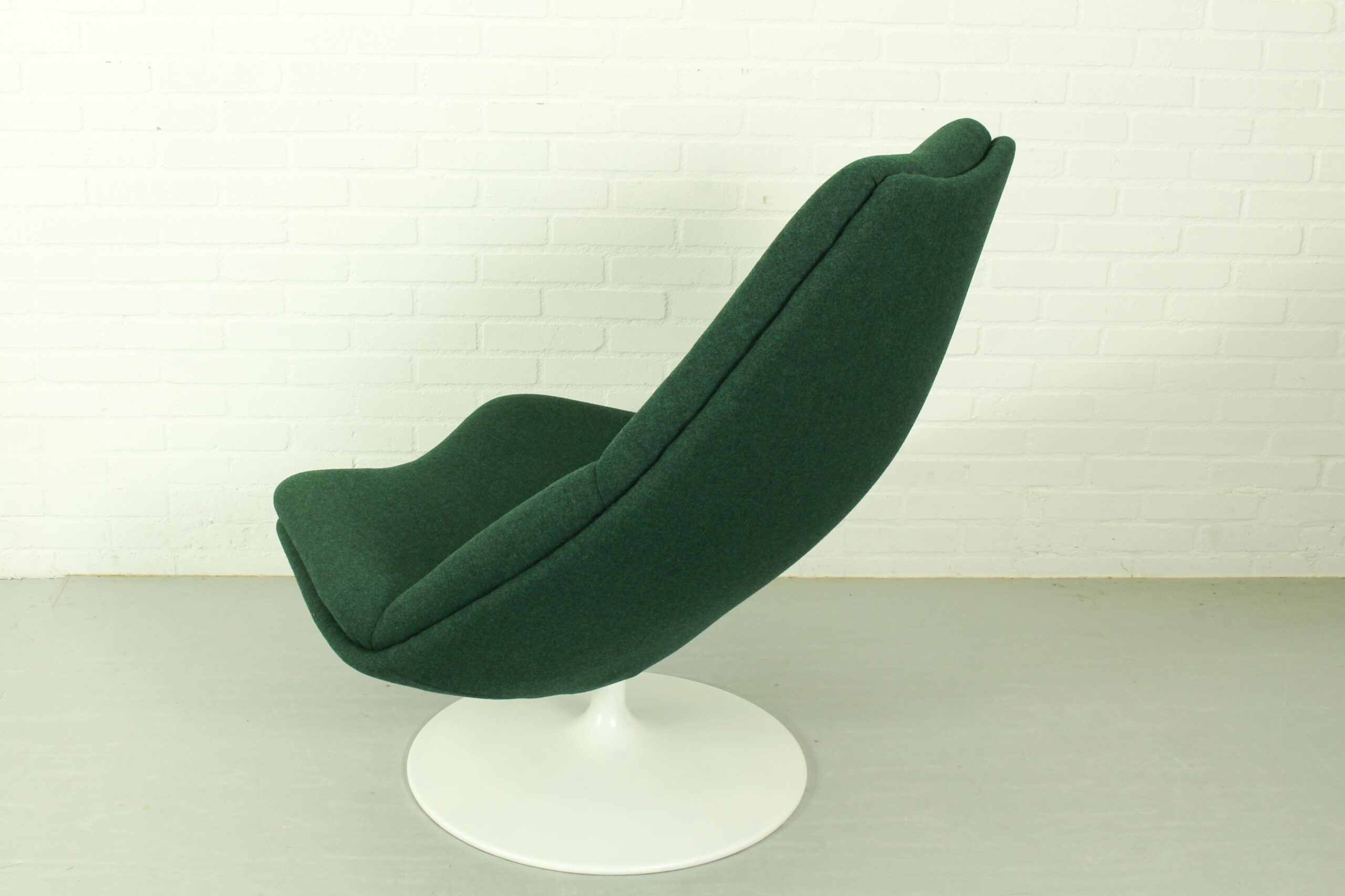 Artifort F510 lounge chair by Geoffrey Harcourt