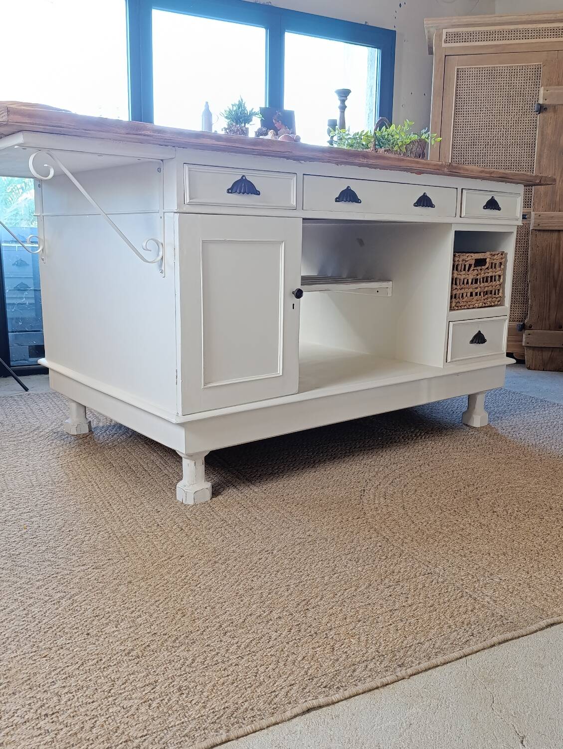 Island, kitchen counter