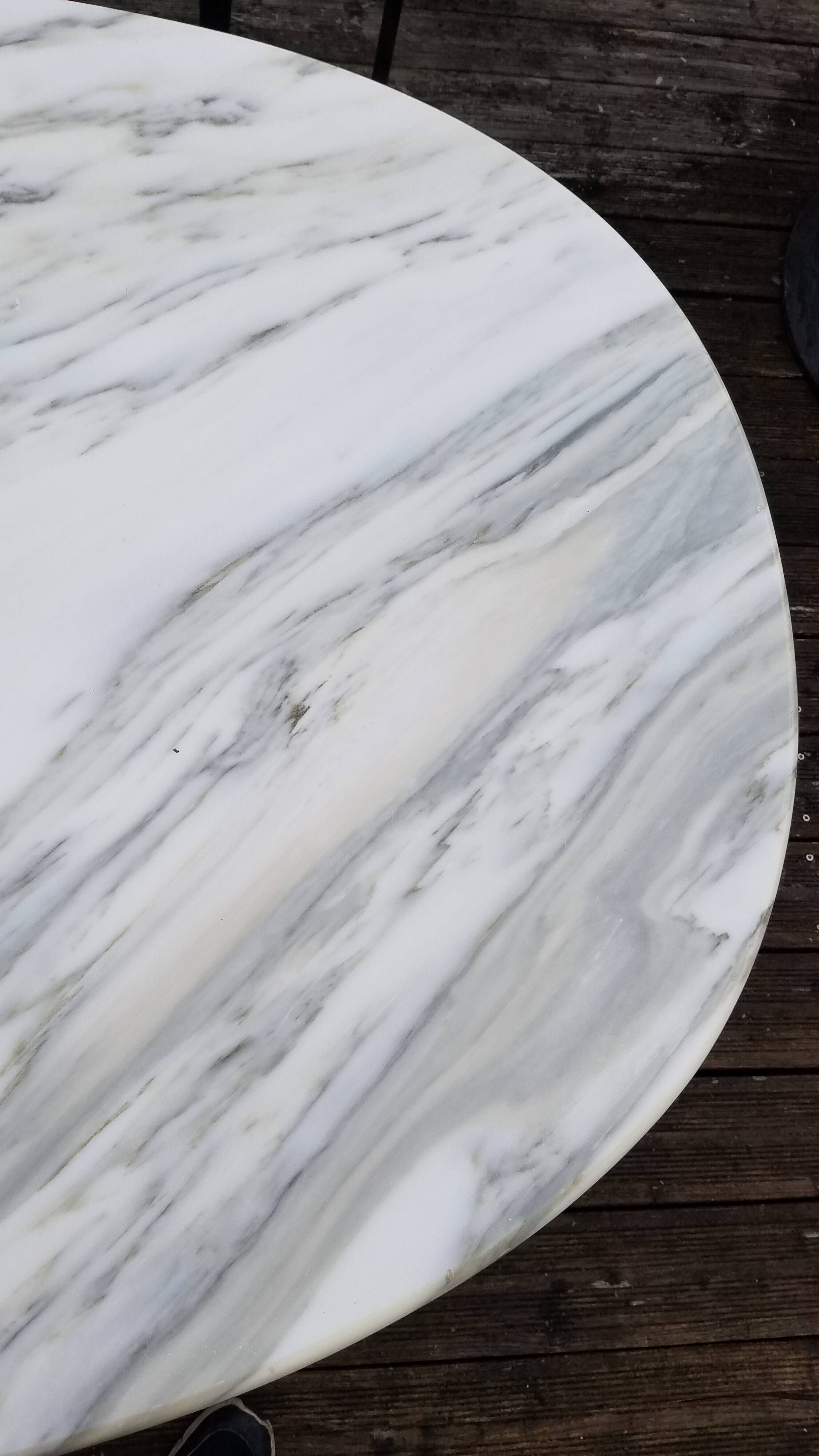 Table ovale en marbre