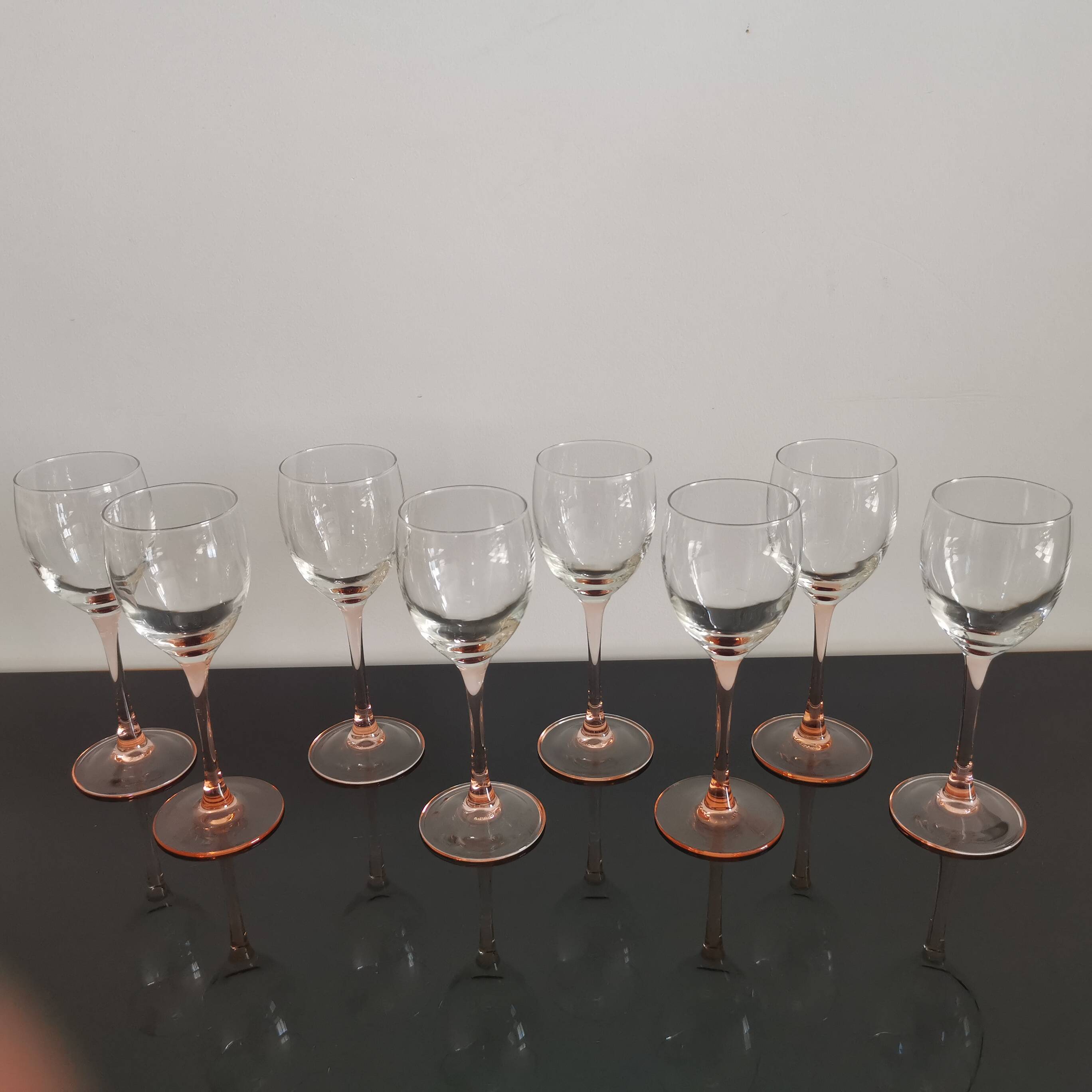 4 Luminarc white wine glasses with pink feet