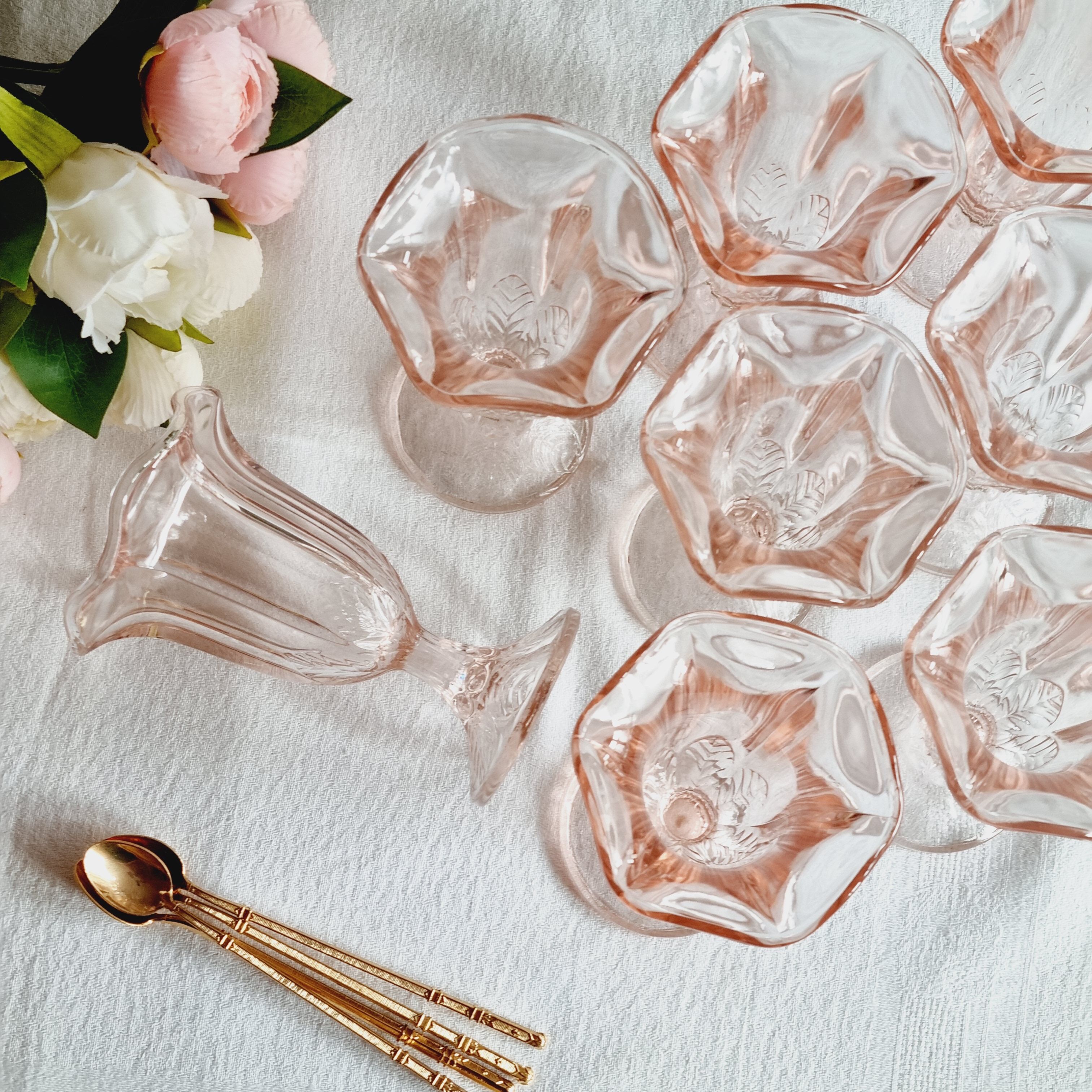 Set of 9 ice cream or fruit cups in pink Fidenza Italy molded glass