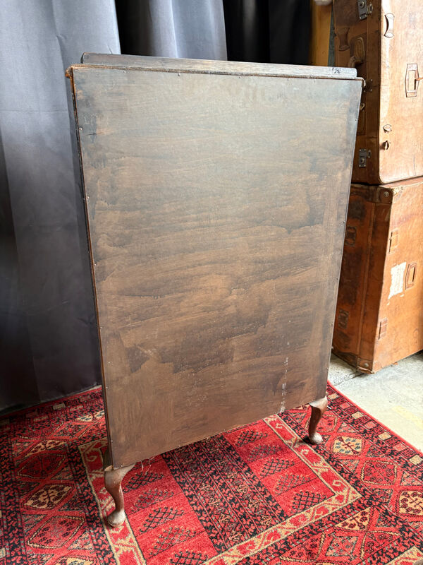 Vitrine anglaise en bois ancien - Pieds galbés & 3 étagères